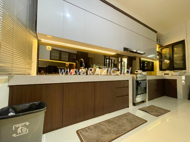 Ahli Kitchen Set Atas Kompor Kayu Putih