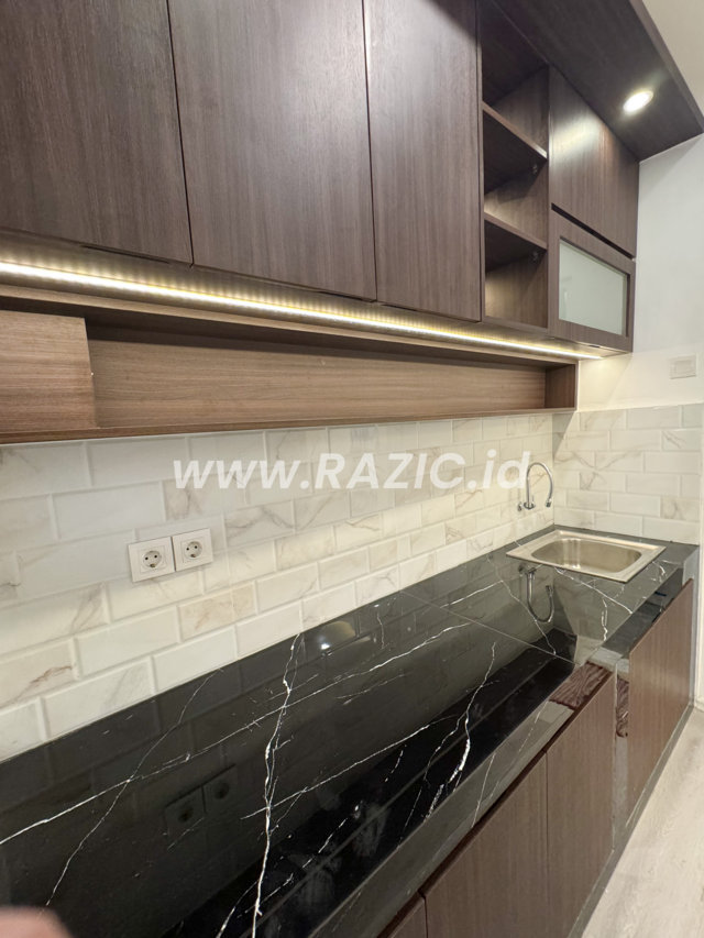 Backsplash Kitchen Set Finishing Duco Kayu Putih