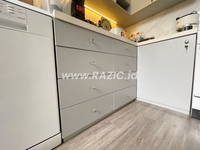 Custom Kitchen Set Mini Bar Kayu Putih