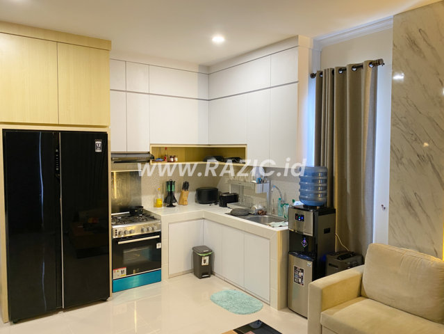 Dekorasi Kitchen Set Ungu Muda Kayu Putih