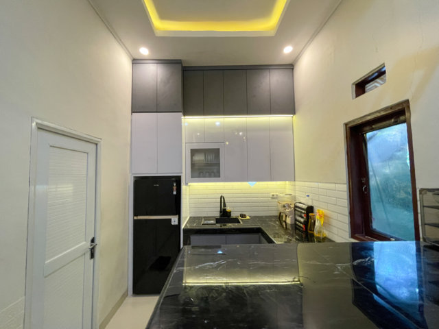 Design Kitchen Set Navy Blue Kayu Putih