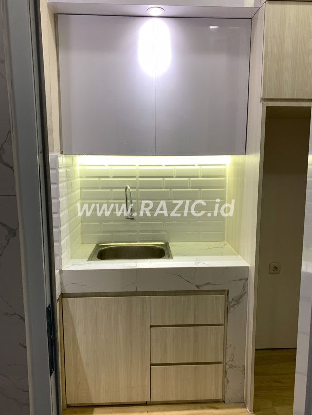 Jendela Kitchen Set Otomatis Kayu Putih
