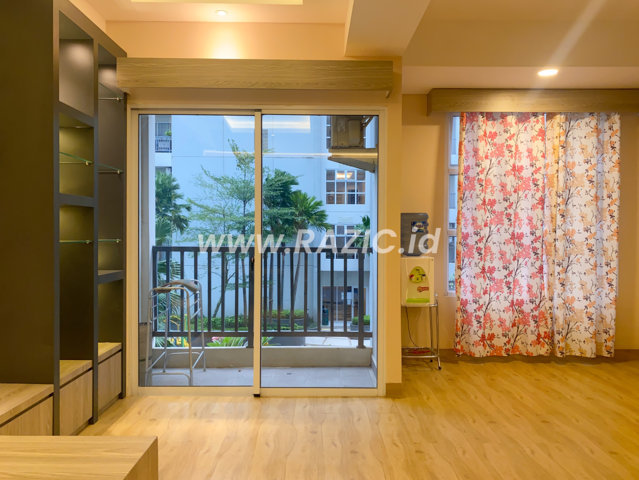 Ruang Tv Interior Apartemen Putih Jakarta